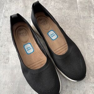 Time and Tru Womens Black Memory Foam Slip On Flats Business Casual Size 9W